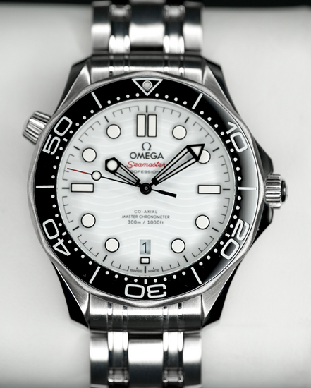 No Reserve - 2022 Omega Seamaster Diver 300M 42MM White Dial Steel Bracelet (210.30.42.20.04.001)