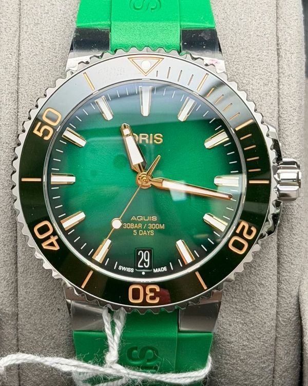 Oris Aquis Date (01 400 7769 4127-07 4 22 77FC)