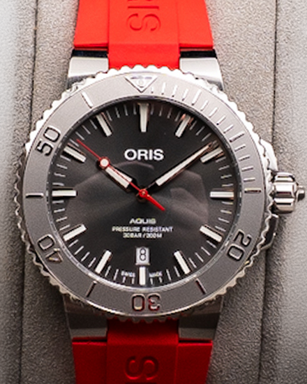 Oris Aquis Date Relief 43.5MM Grey Dial Rubber Strap (01 733 7730 4153-07 4 24 66EB)