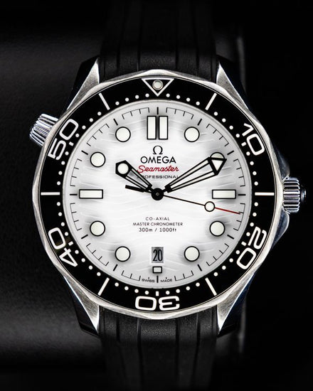 No Reserve - 2023 Omega Seamaster Diver 300M 42MM White Dial Rubber Strap (210.32.42.20.04.001)