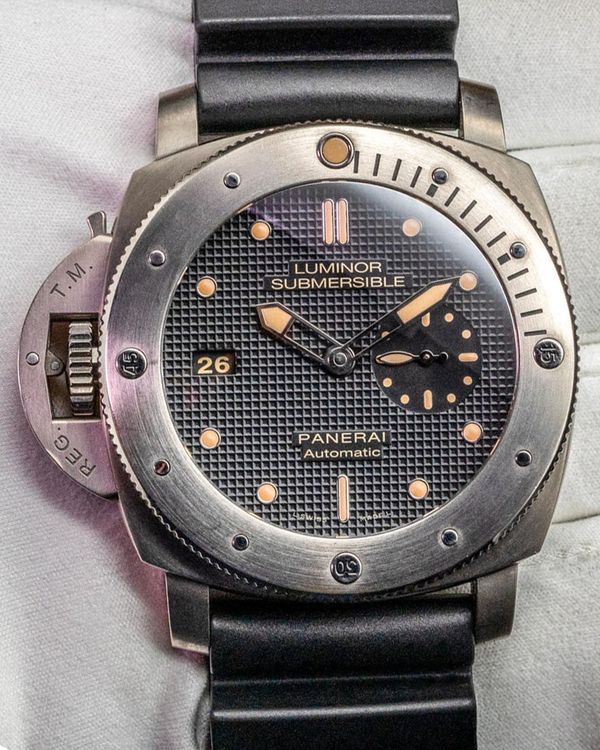 2014 Panerai Submersible 1950 3 Days "Destro" L.E. 47MM Black "Clous de Paris" Dial Rubber Strap (PAM00569)