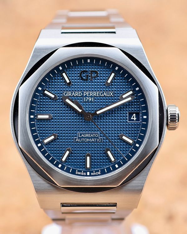 No Reserve - Girard Perregaux Laureato (81010-11-431-11A)