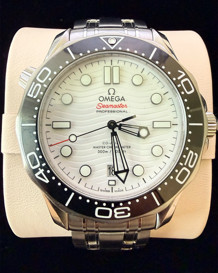 No Reserve - 2022 Omega Seamaster Diver 300M 42MM White Dial Steel Bracelet (210.30.42.20.04.001)