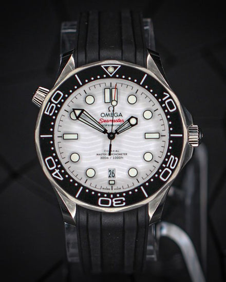 No Reserve - 2024 Omega Seamaster Diver 300M 42MM White Dial Rubber Strap (210.32.42.20.04.001)