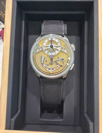 2025 Christopher Ward Bel Canto Classic Oro 41MM Champagne Dial Rubber Strap (C01-41APT3-T00AO)