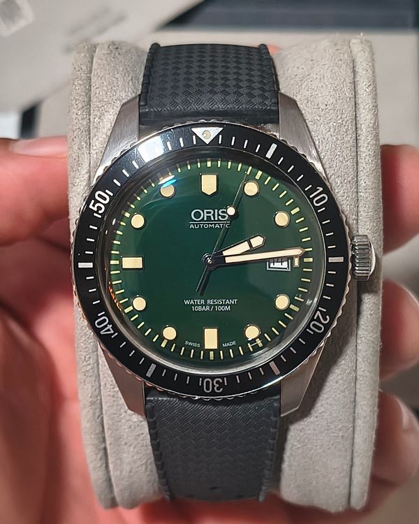 Oris Aquis Date Divers Sixty-Five 42MM Green Dial Rubber Strap (01 733 7720 4057-07 4 21 18)