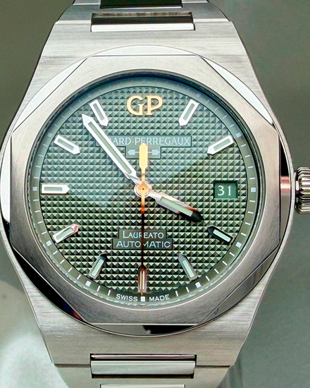 2025 Girard Perregaux Laureato 38MM Green Dial Steel Bracelet (81005-11-3407-1CM)