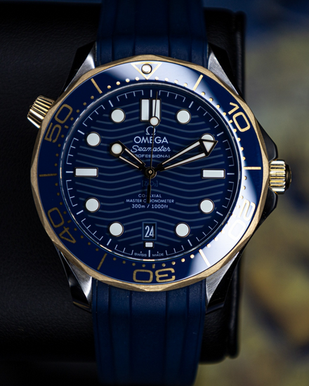 No Reserve - 2024 Omega Seamaster Diver 300M Sedna Gold 42MM Blue Dial Rubber Strap (210.22.42.20.03.002)