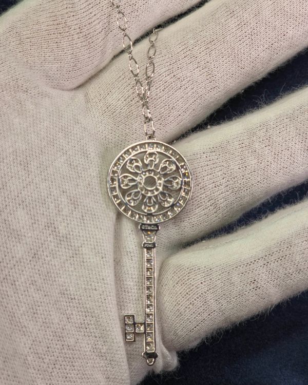 Tiffany Vintage "Enchant Primrose Key" 24IN Pendant Platinum Diamonds (Necklace)