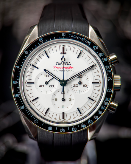 No Reserve - 2025 Omega Speedmaster Professional Moonwatch 42MM White Dial Rubber Strap (310.32.42.50.04.001)