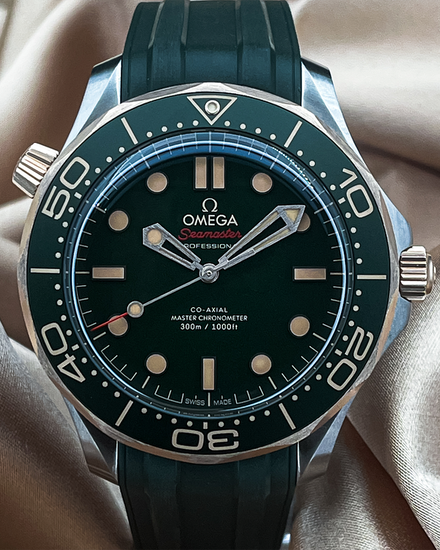 2026 Omega Seamaster Diver 300M 42MM Green Dial Rubber Strap (210.92.42.20.10.001)