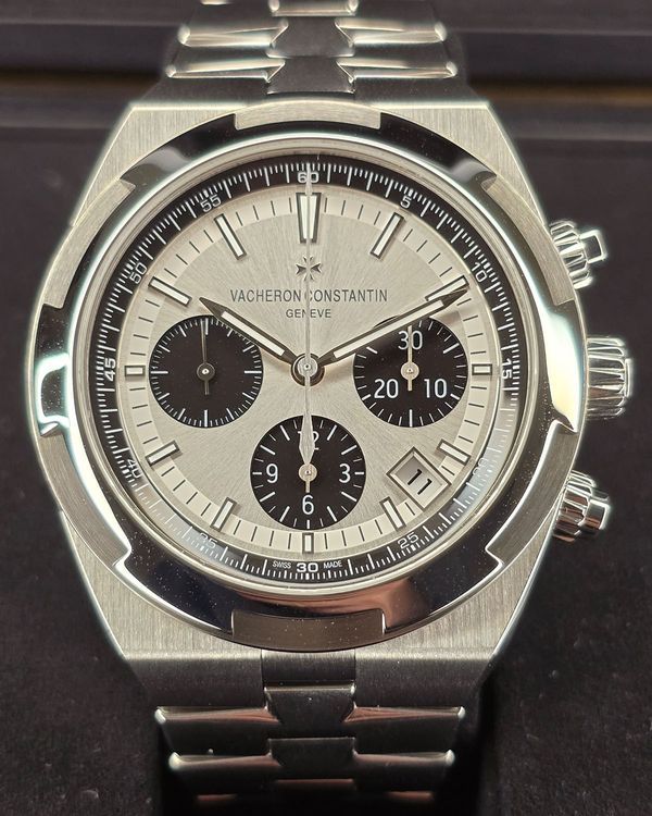 2023 Vacheron Constantin Overseas Chronograph 42.5MM Silver Dial Steel Bracelet (5500V/110A-B686)