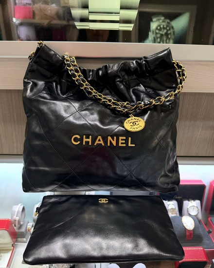 Chanel Hobo 22 12 x 11 x 3.25 IN Leather Gold-Tone Hardware Leather Strap (Hobo 22)