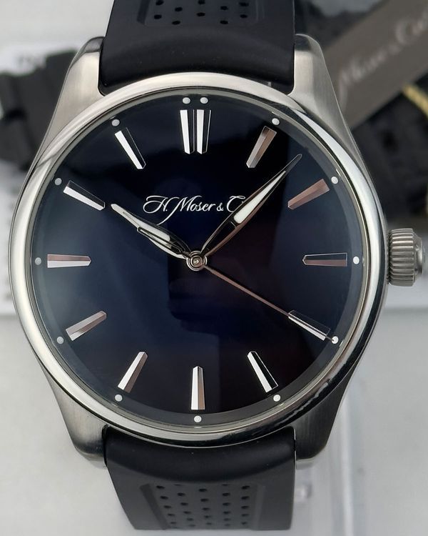 H. Moser & Cie Pioneer (3200-1200)