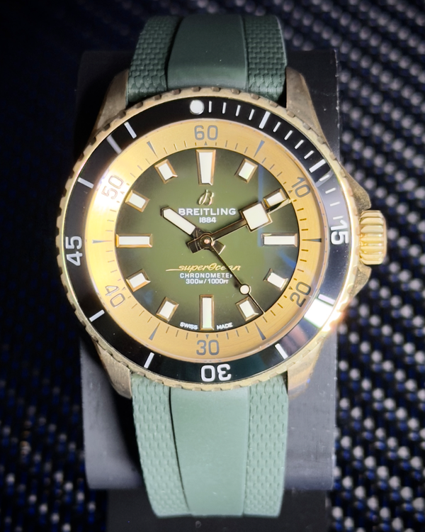 2025 Breitling Superocean 42MM Green Dial Rubber Strap (N17375201L1S1)