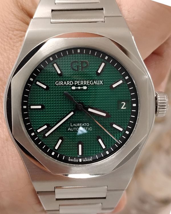 2023 Girard Perregaux Laureato 42MM Green Dial Steel Bracelet (81010.11.3153.1CM)