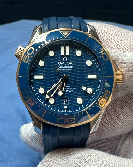 2022 Omega Seamaster Diver 300M 42MM Blue Dial Rubber Strap (210.22.42.20.03.001)