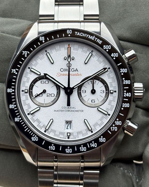 No Reserve - Omega Speedmaster (329.30.44.51.04.001)