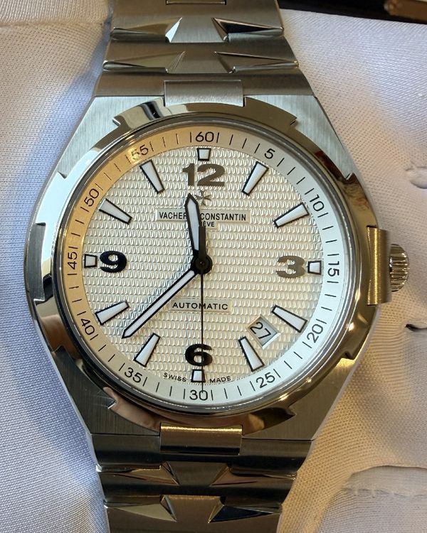 Vacheron Constantin Overseas (47040/B01A)