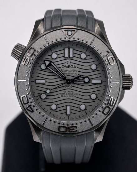 Omega Seamaster Diver 300M “Black Black” 43.5MM Black Dial Rubber Strap (210.92.44.20.01.003)