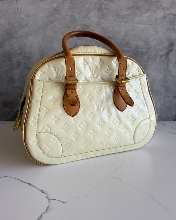 No Reserve - 2007 Louis Vuitton Accessories Summit Drive Perle Handbag 12 × 9 × 6in Leather Gold-Tone Hardware Leather Straps (Perle)