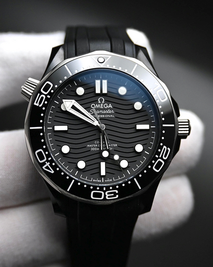 2020 Omega Seamaster Diver 300M 43.5MM Black Dial Rubber Strap (210.92.44.20.01.001)