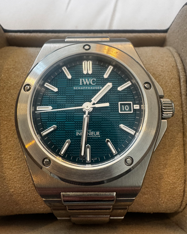 2025 IWC Schaffhausen Ingenieur 40MM Turquoise Dial Steel Bracelet (IW328903)