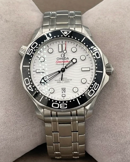 2024 Omega Seamaster Diver 300M 42MM White Dial Steel Bracelet (210.30.42.20.04.001)