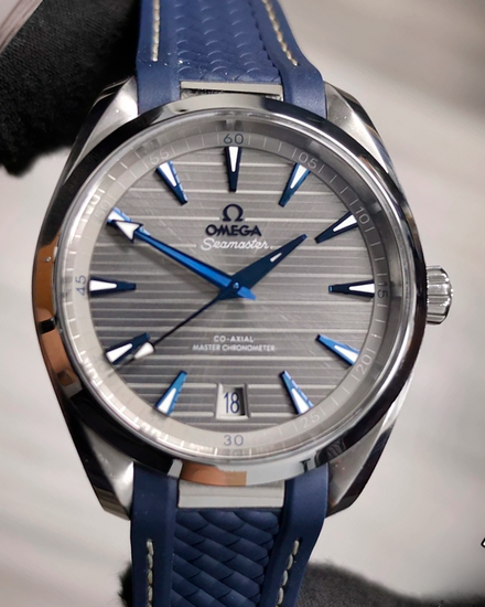 2018 Omega Seamaster Aqua Terra 150M Grey Dial Rubber Strap (220.12.41.21.06.001)