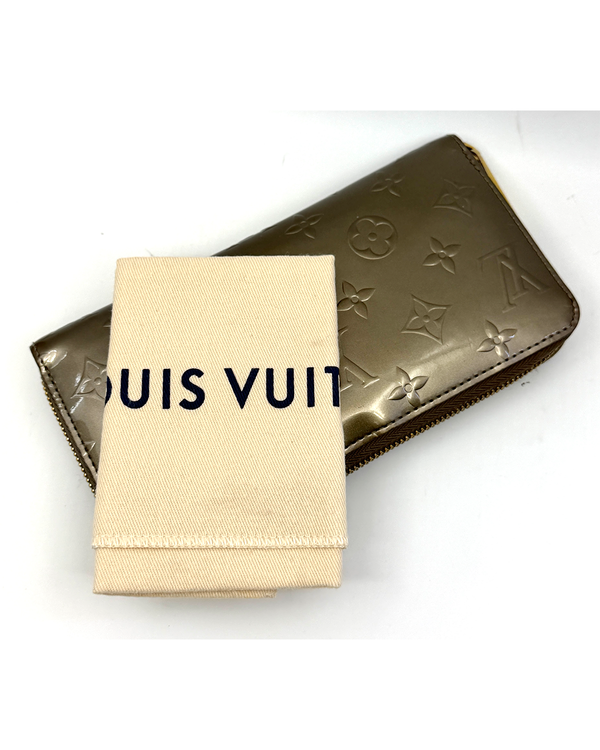 Louis Vuitton Monogram Vernis Zippy Wallet 7.45 x 4.25IN Grey Leather Gold-Tone Hardware (M68642)