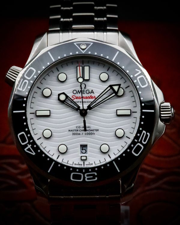 No Reserve - 2024 Omega Seamaster Diver 300M 42MM White Dial Steel Bracelet (210.30.42.20.04.001)