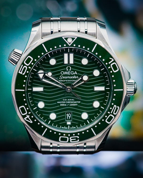 No Reserve - 2015 Omega Seamaster Diver 300M "Seaweed" 42MM Green Dial Steel Bracelet (210.30.42.20.10.001)