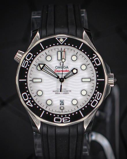 No Reserve - Omega Seamaster Diver 300M 42MM White Dial Rubber Strap (210.32.42.20.04.001)
