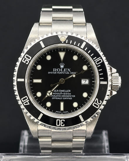 Rolex Sea-Dweller 4000 40MM Black Dial Oyster Bracelet (16600)