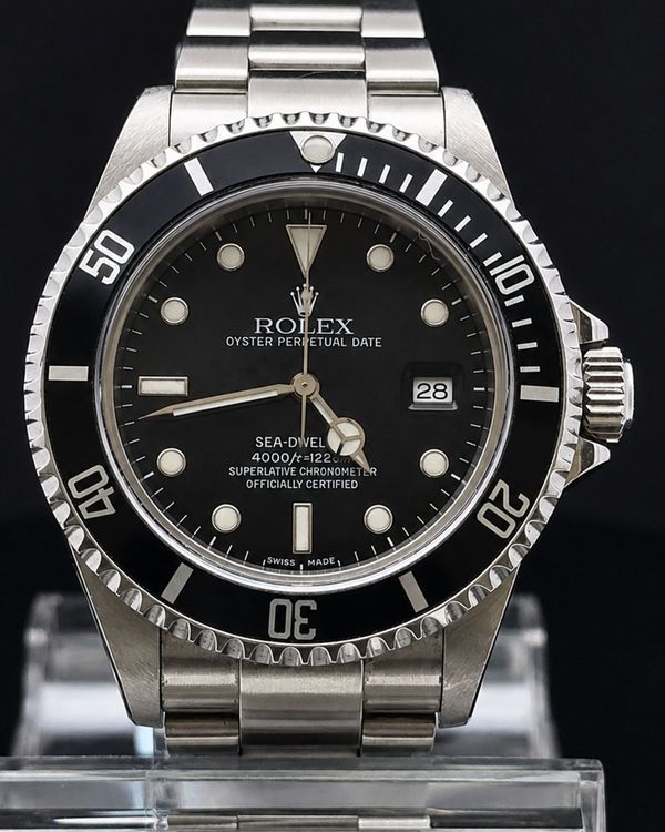 Rolex Sea-Dweller 4000 40MM Black Dial Oyster Bracelet (16600)