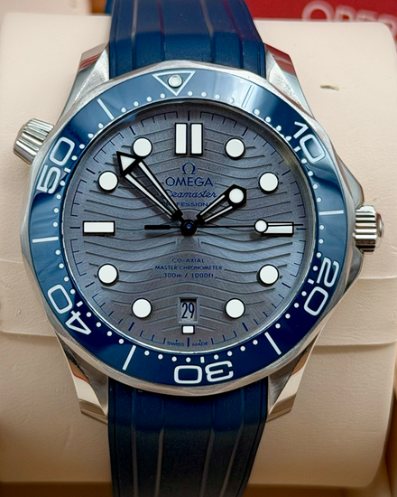 2023 Omega Seamaster Diver 300M 42MM Grey Dial Rubber Strap (210.32.42.20.06.001)