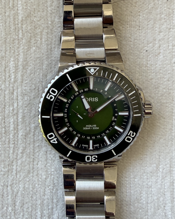 No Reserve - Oris Aquis Date (0174377344187)