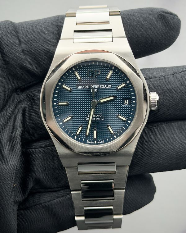 No Reserve - 2025 Girard Perregaux Laureato 42MM Blue Dial Steel Bracelet (81010-11-431-11A)