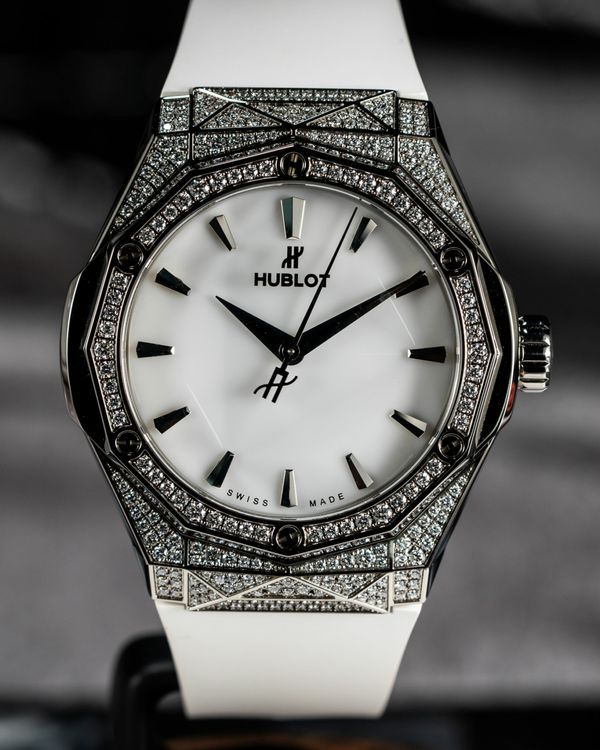 No Reserve - 2025 Hublot Classic Fusion 40MM White Dial Rubber Strap (550.NS.2200.RW.1604.ORL20)