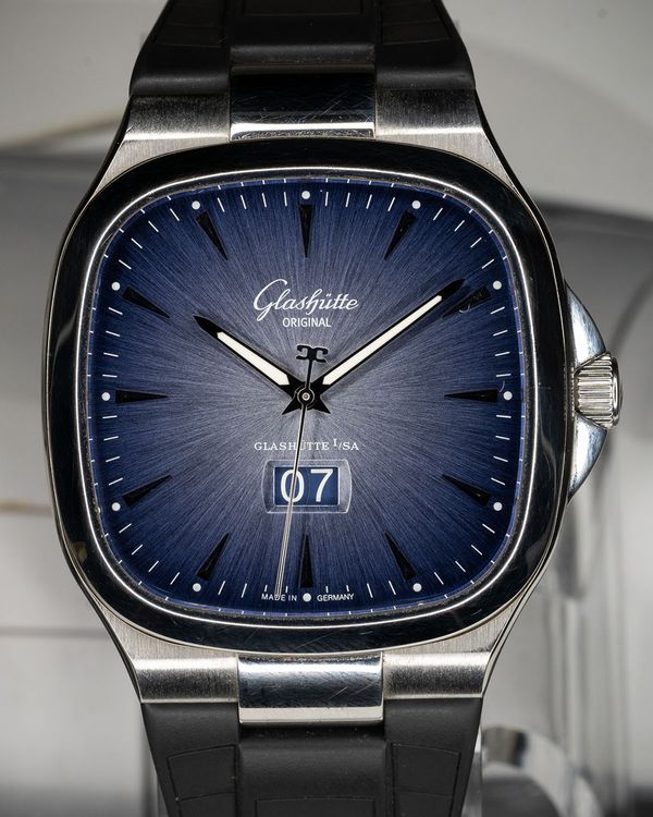 Glashütte Original Seventies Panorama Date 40MM Blue Dial Rubber Strap (2-39-47-13-12-04)