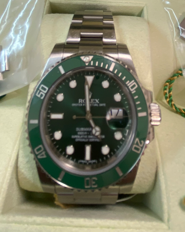 2010 Rolex Submariner Date "Hulk" 40MM Green Dial Oyster Bracelet (116610LV)