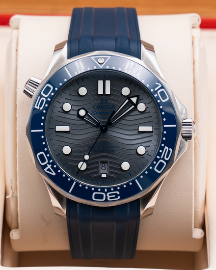 Omega Seamaster Diver 300M 42MM Grey Dial Rubber Strap (210.32.42.20.06.001)
