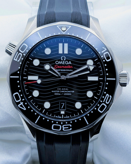 2022 Omega Seamaster Diver 300M 42MM Black Dial Rubber Strap (210.32.42.20.01.001)