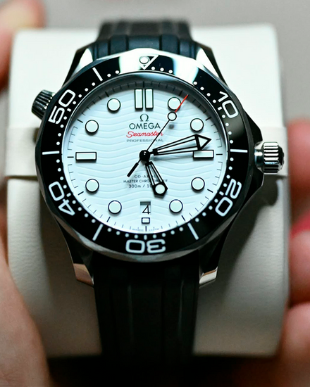 2026 Omega Seamaster Diver 300M 42MM White Dial Rubber Strap (210.32.42.20.04.001)