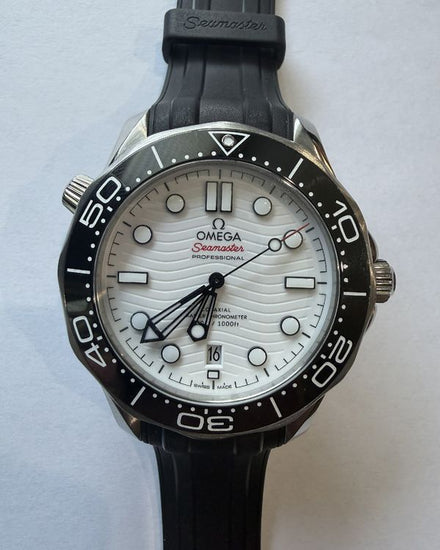 2024 Omega Seamaster Diver 300M 42MM White Dial Rubber Strap (210.32.42.20.04.001)