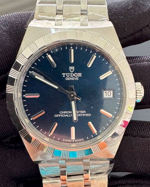 Tudor Royal (2836C1A0)