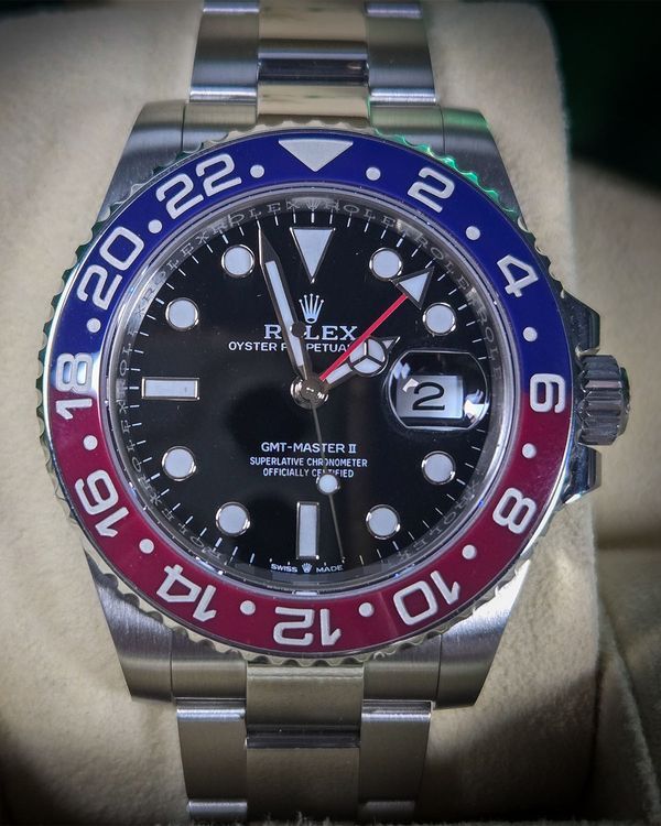 2022 Rolex GMT-Master II “Pepsi” 40MM Black Dial Oyster Bracelet (126710BLRO)