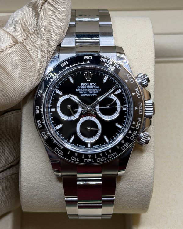 No Reserve - 2026 Rolex Cosmograph Daytona 40MM Black Dial Oyster Bracelet (126500LN)