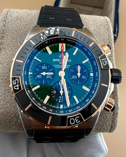 2026 Breitling Super Chronomat B01 44MM Green Dial Rubber Strap (UB0136251L1S1)