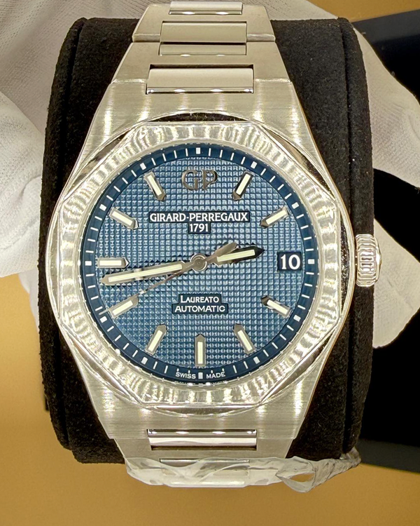 2026 Girard Perregaux Laureato "225th Anniversary" 41MM Blue Dial Steel Bracelet (81000-11-431-11A)